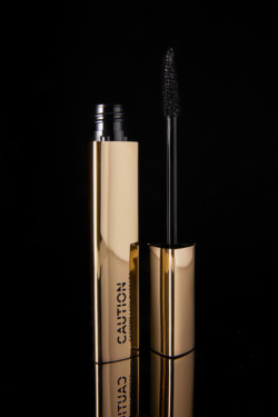 Hourglass_Beauty_Caution_Mascara_2